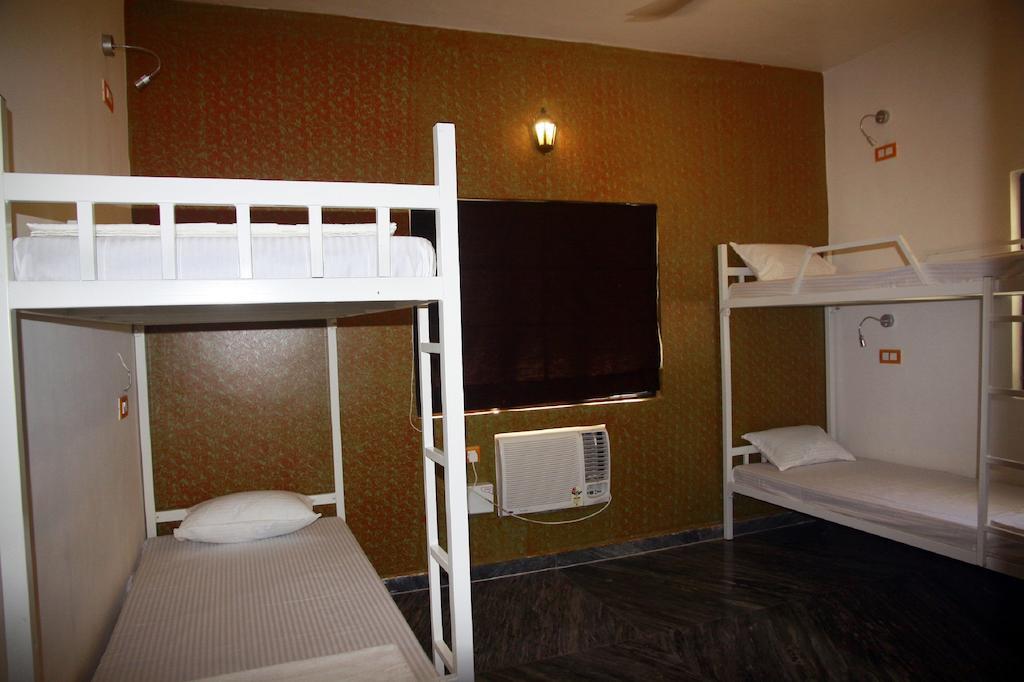 Wanderers Hostel Morjim Room photo