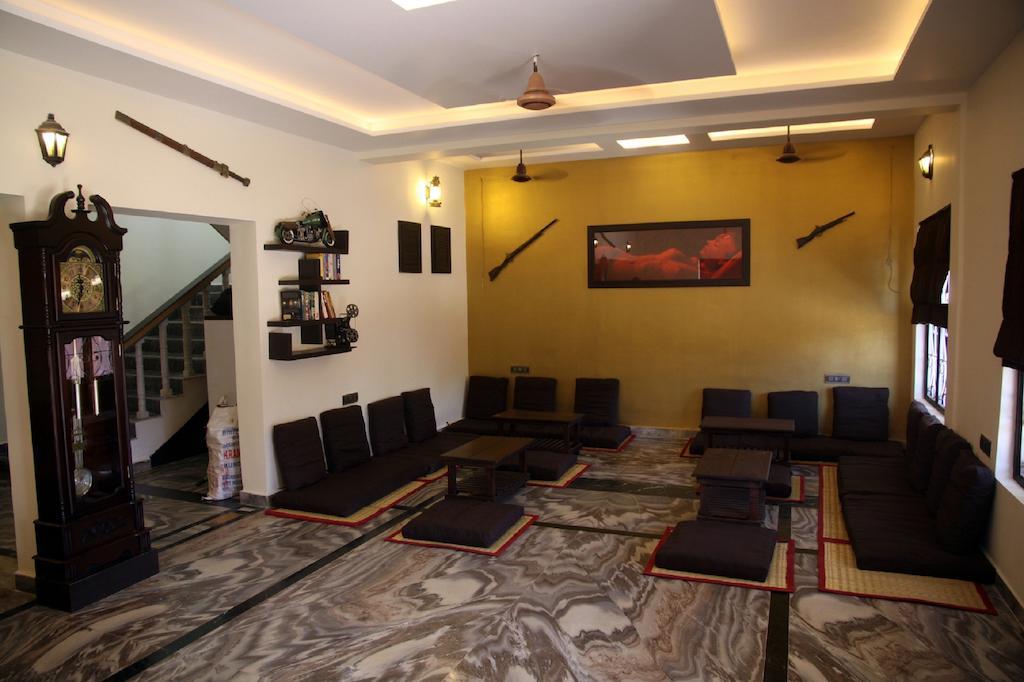 Wanderers Hostel Morjim Exterior photo